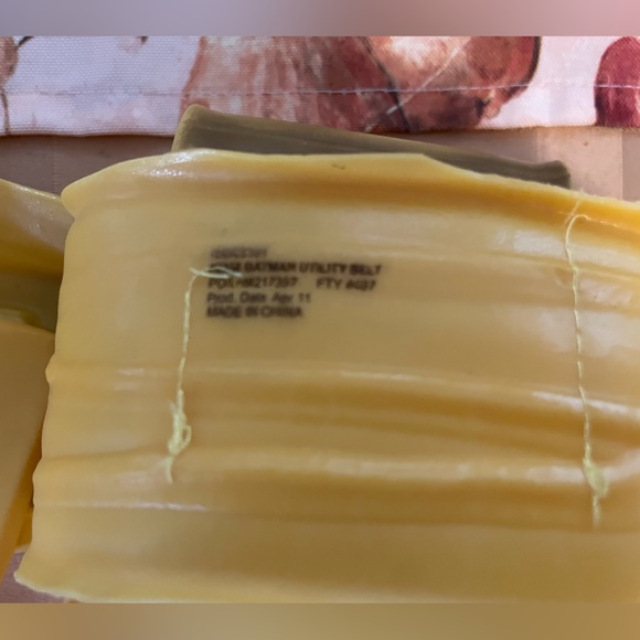 Halloween Costume DC Batman Rubber Utility Belt with Velcro closure - Picture 5 of 6